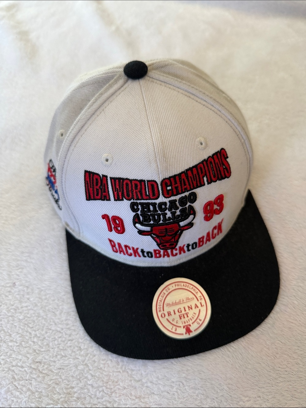 Mitchell & Ness White, Black & Red Chicago Bulls Kids Snapback Cap